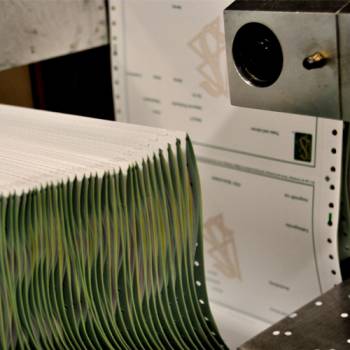 Feuilles sortants de la machine