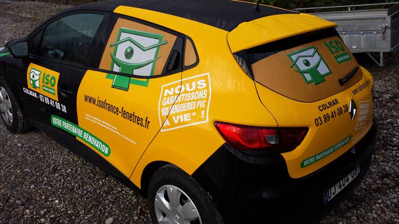 Film adhésif micro-perforé pour véhicule